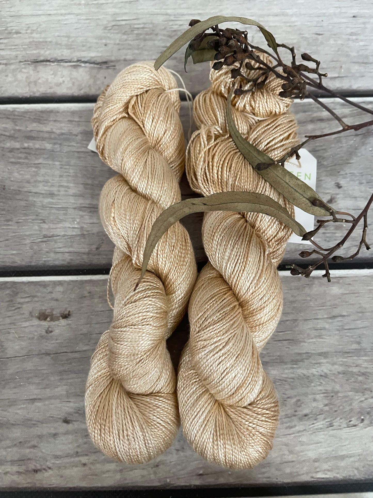 Pale Gold - 4 ply in pure Mulberry silk - Ginseng f