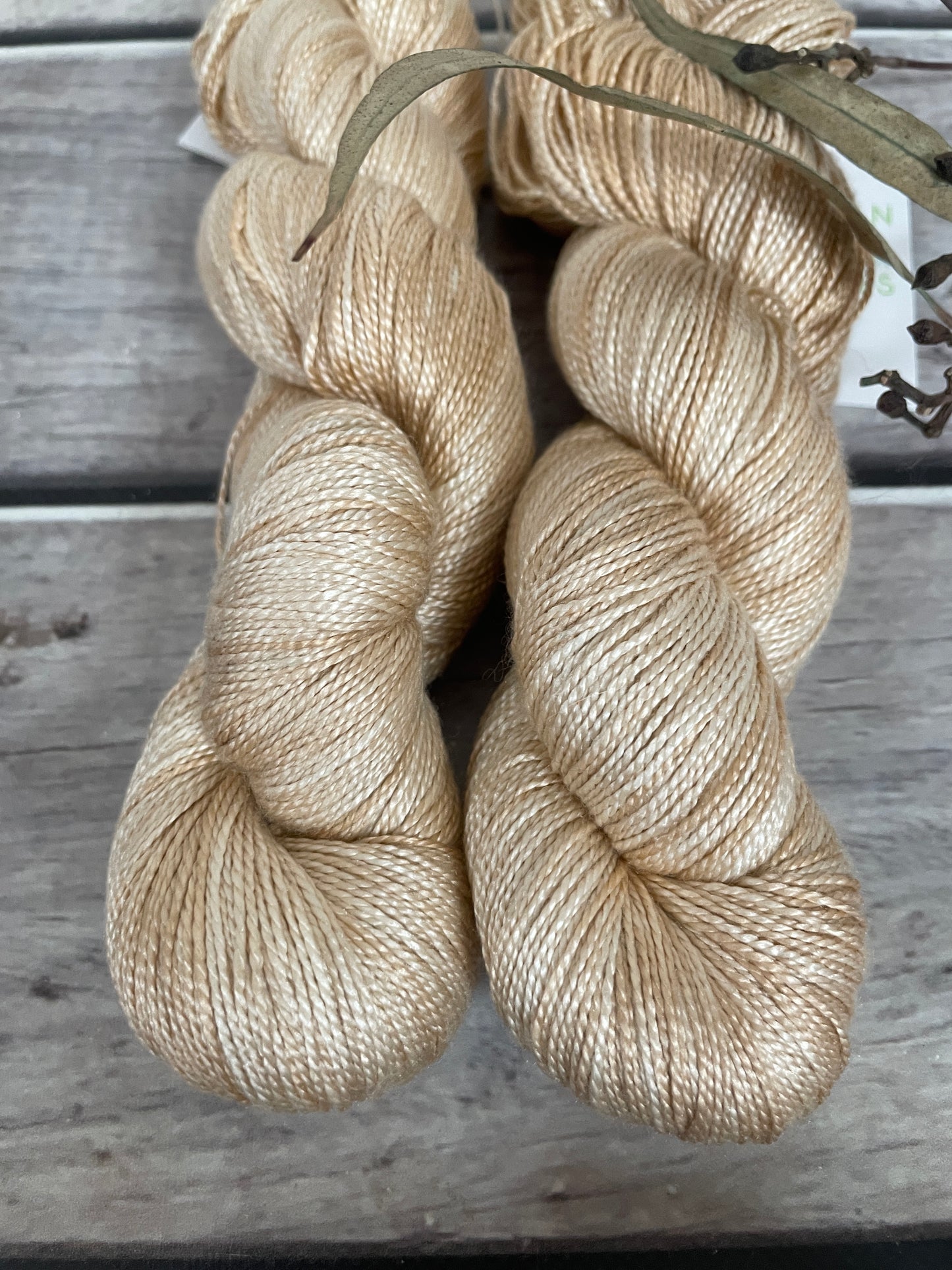 Pale Gold - 4 ply in pure Mulberry silk - Ginseng f