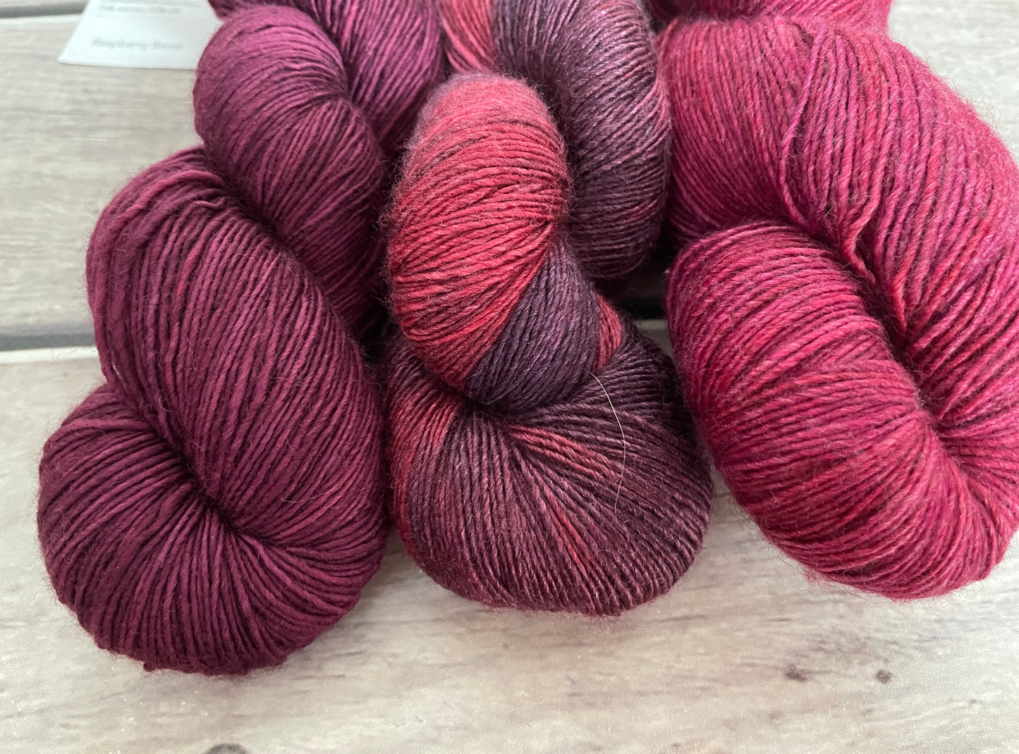 Raspberry Beret - Merino and silk 4 ply singles - Osmanthus 3 sk.set