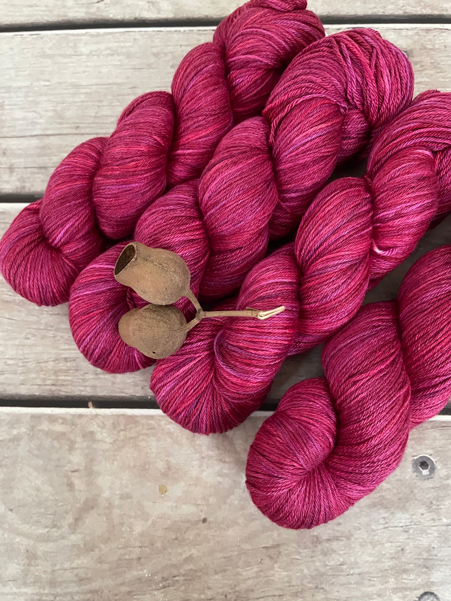 Bush Berries - 4ply/fingering - silk and merino yarn - Jasmin 4
