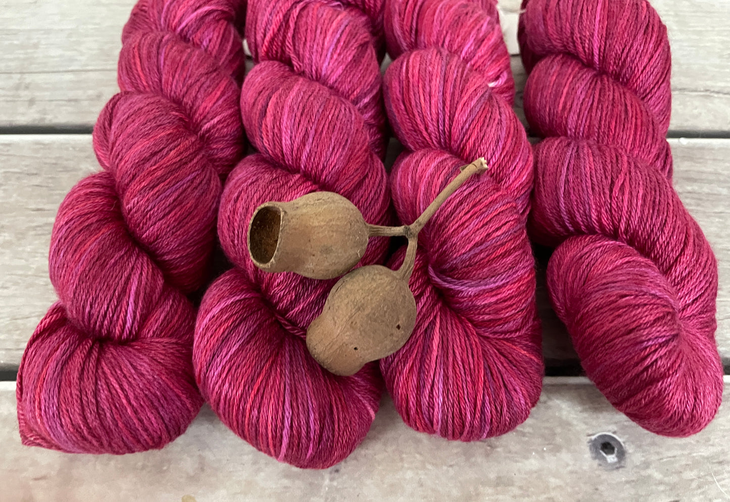 Bush Berries - 4ply/fingering - silk and merino yarn - Jasmin 4