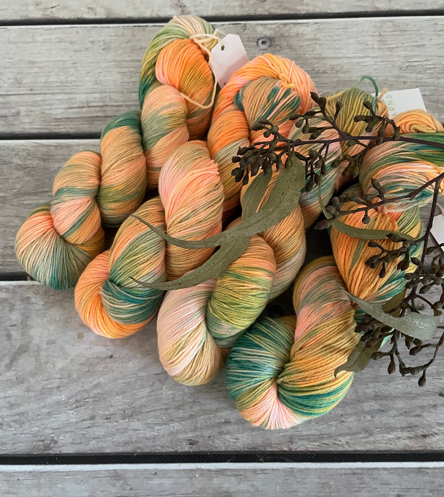 Tropical Travels ooak - sock yarn in merino and nylon - Darjeeling