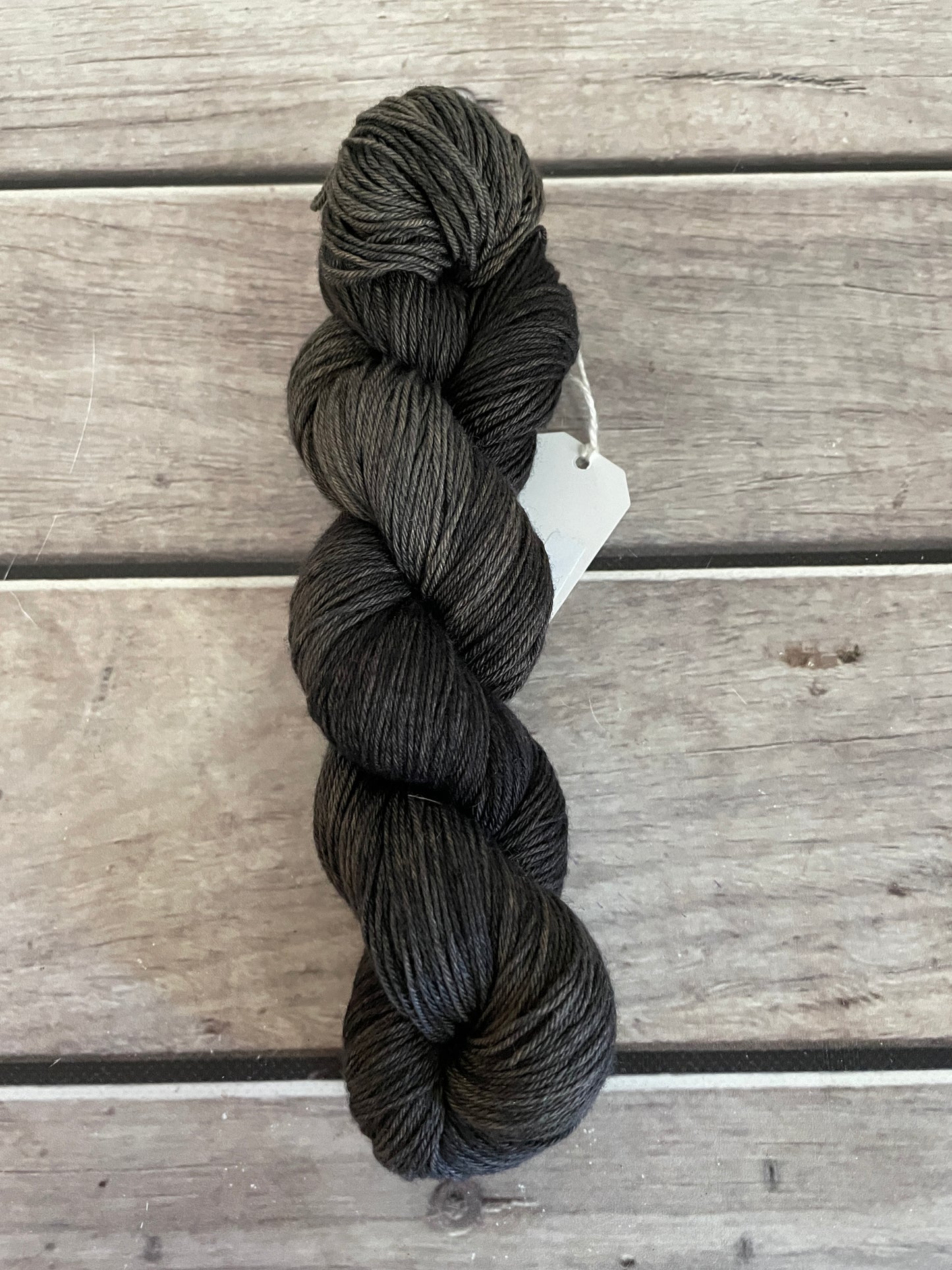 Tarmac  - 4 ply sock yarn in merino and nylon - Darjeeling