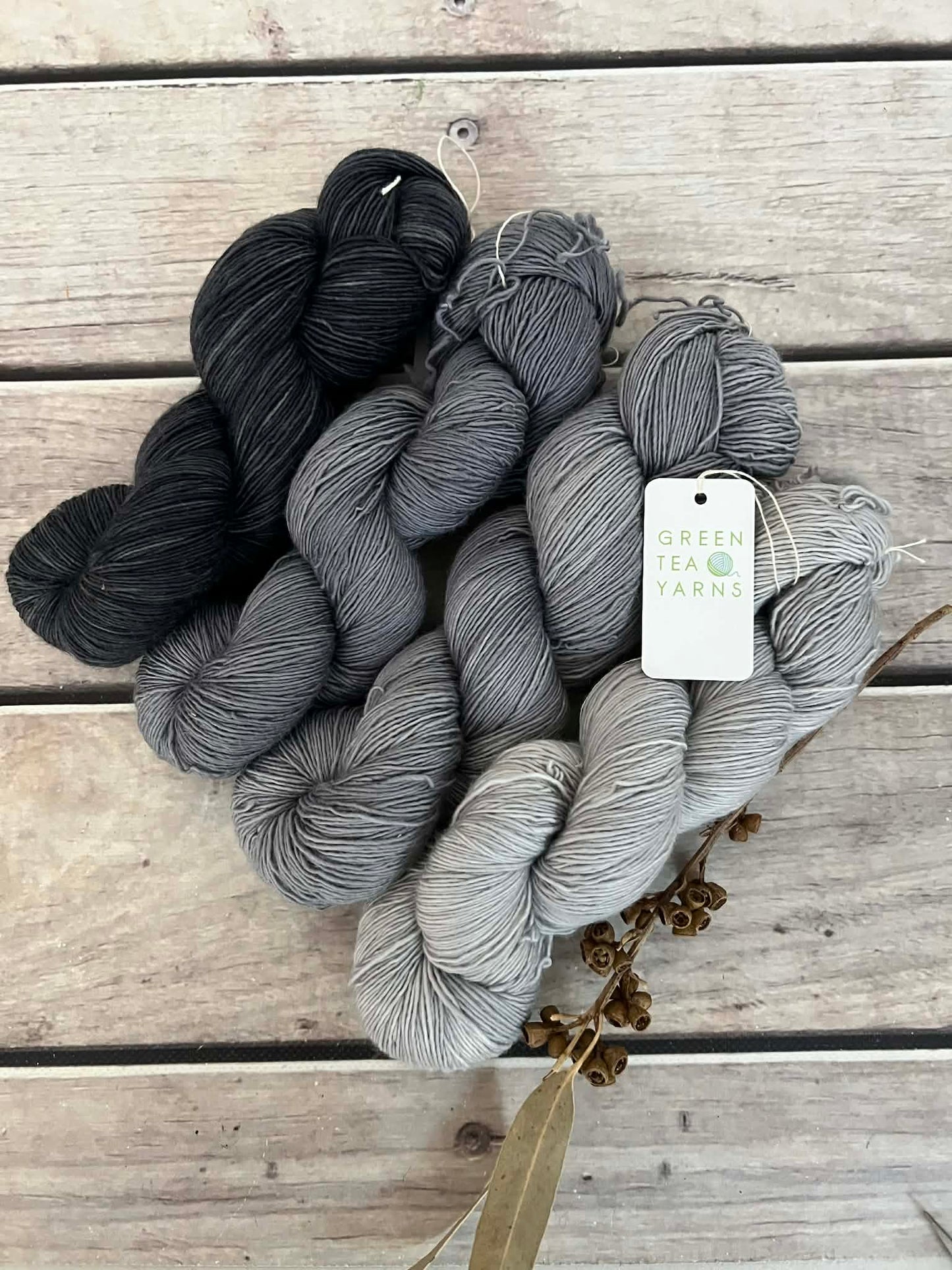 Whisper - 4 skein fade_ sw merino single _ Pine