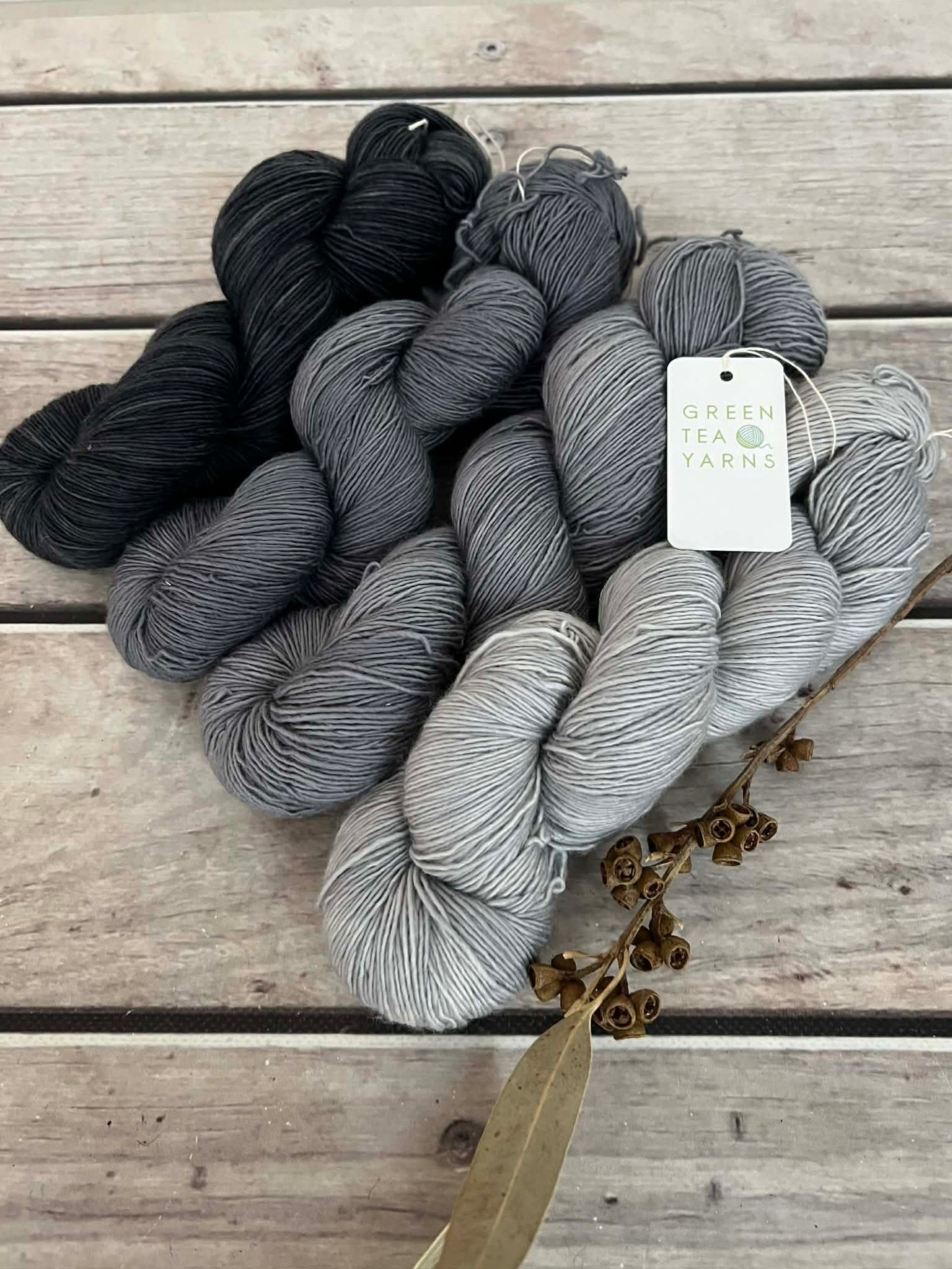 Whisper - 4 skein fade_ sw merino single _ Pine