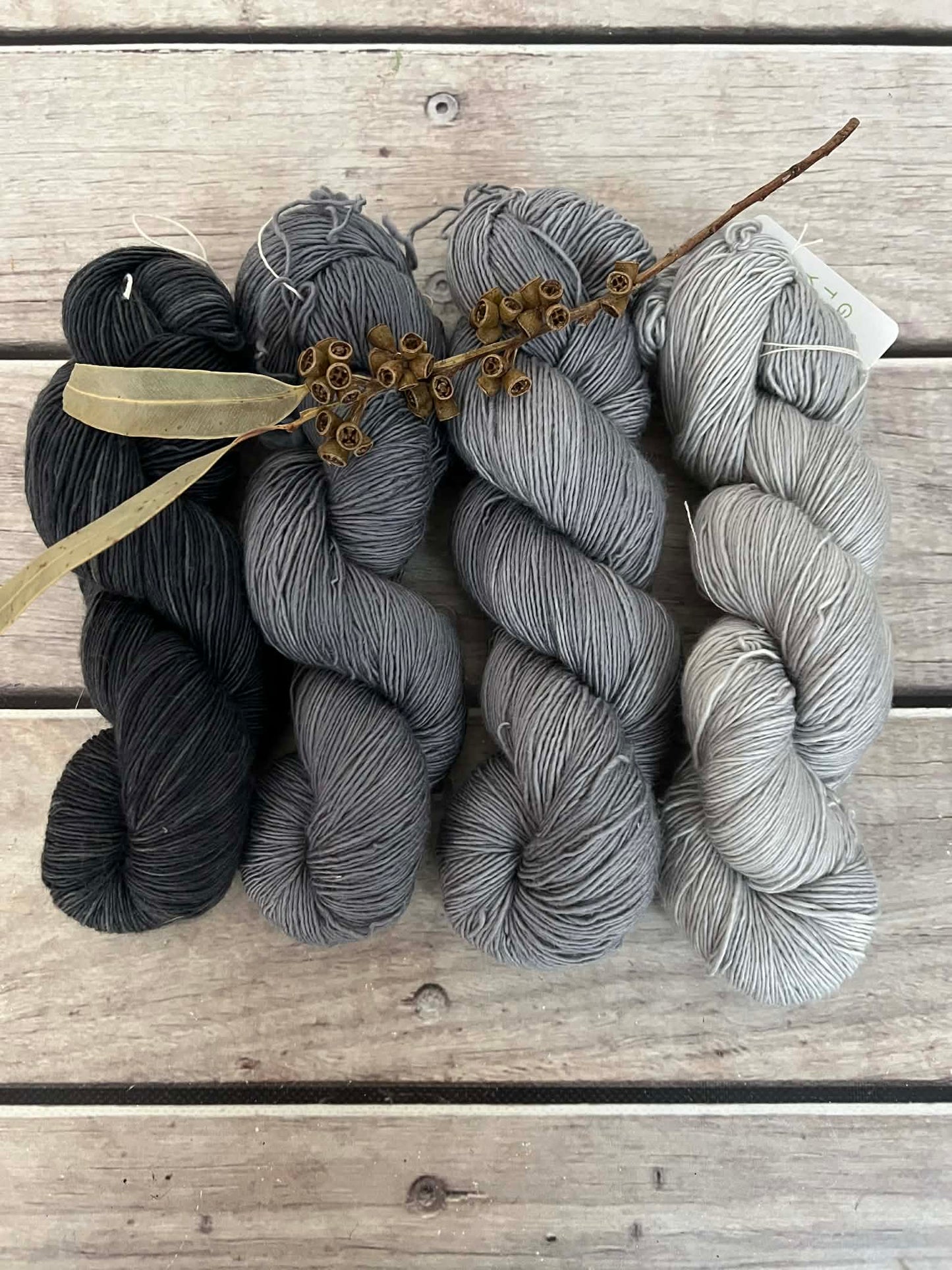 Whisper - 4 skein fade_ sw merino single _ Pine