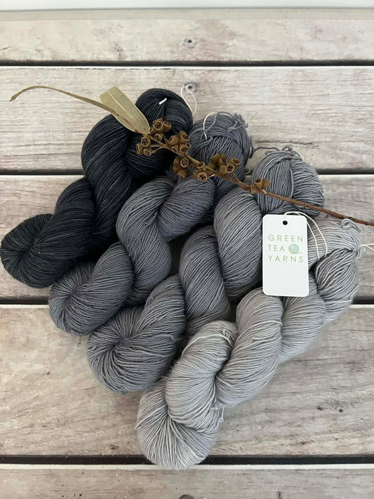 Whisper - 4 skein fade_ sw merino single _ Pine
