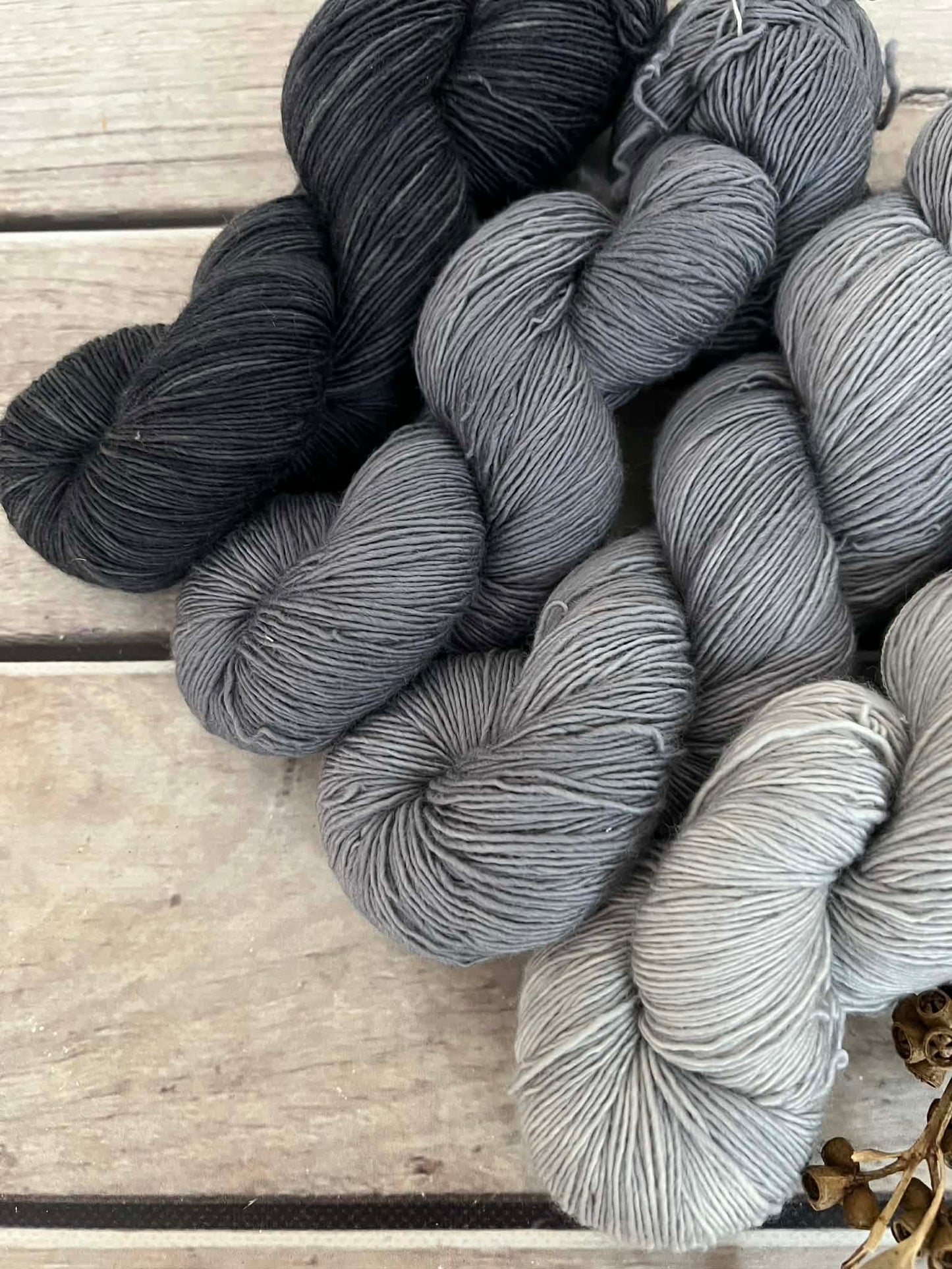Whisper - 4 skein fade_ sw merino single _ Pine