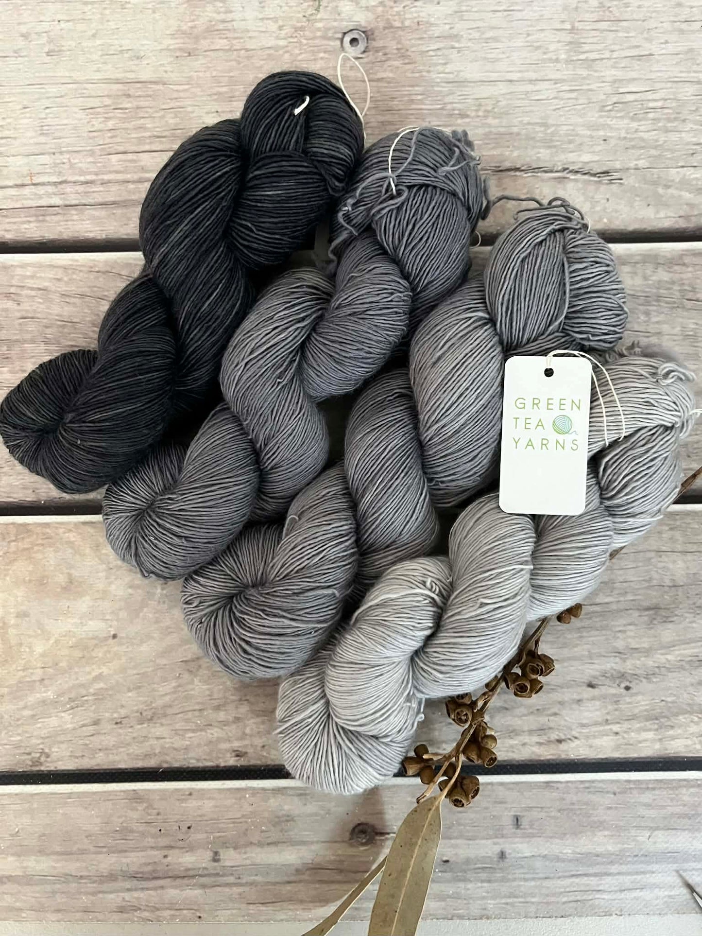 Whisper - 4 skein fade_ sw merino single _ Pine