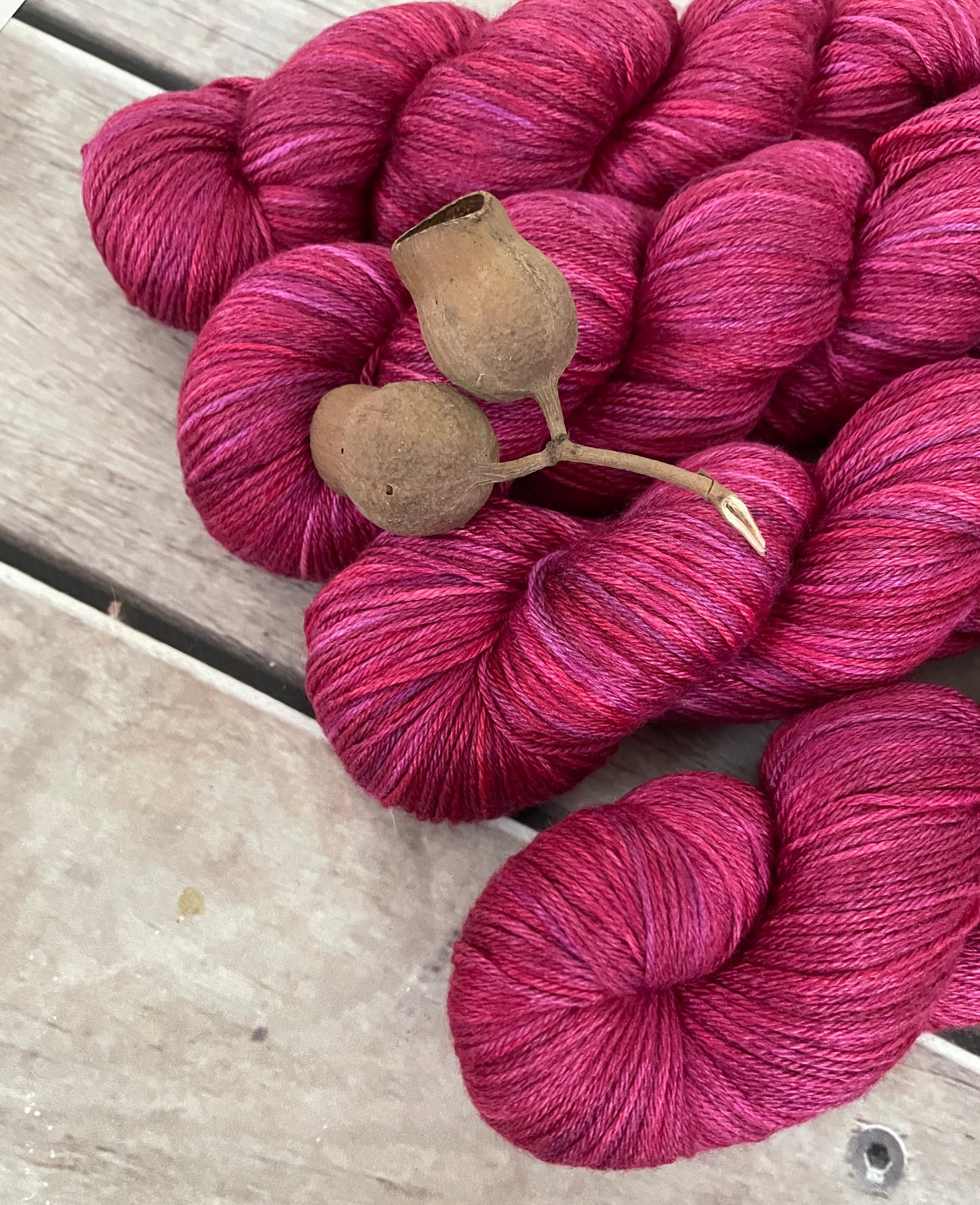 Bush Berries - 4ply/fingering - silk and merino yarn - Jasmin 4