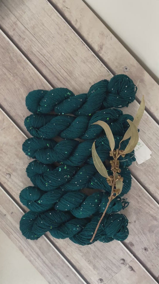 Vintage Button on merino bead and sequins - Yuja 8ply