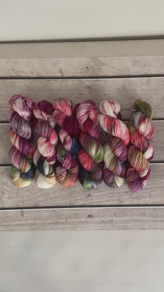 Brushstrokes ooak - sock yarn in merino and nylon - Darjeeling