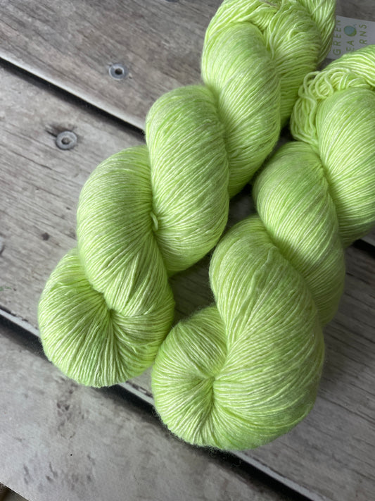 Zowee! - Merino and silk 4 ply single -Osmanthus