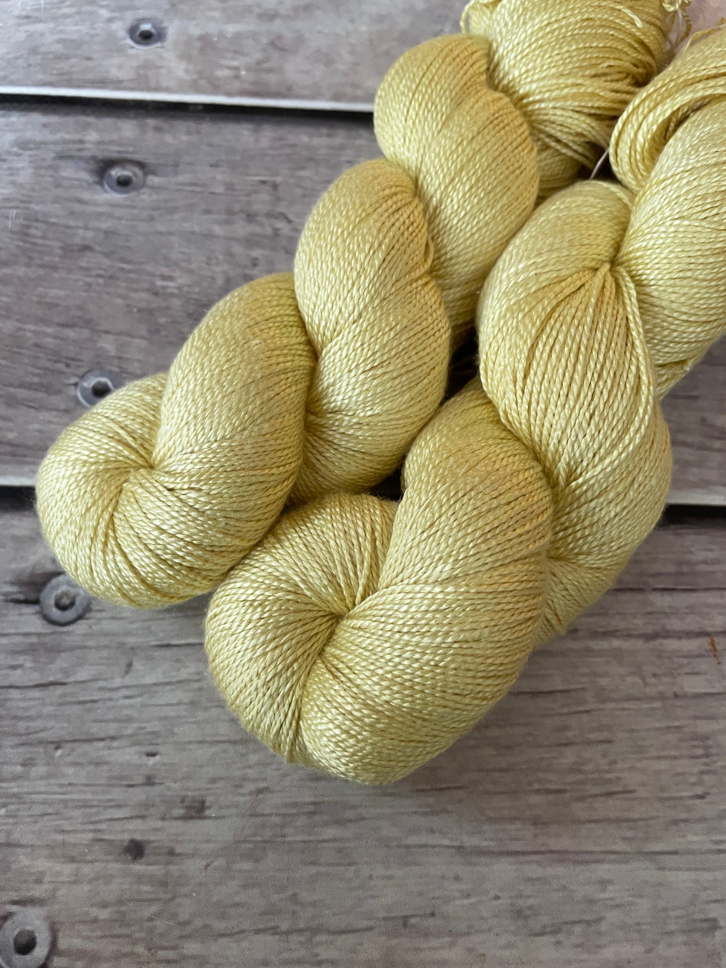 Primrose ooak - 4 ply in pure Mulberry silk - Ginseng f