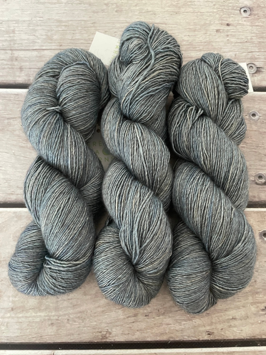 Moon Blue - 4 ply singles, Merino, silk, yak - Cassis f