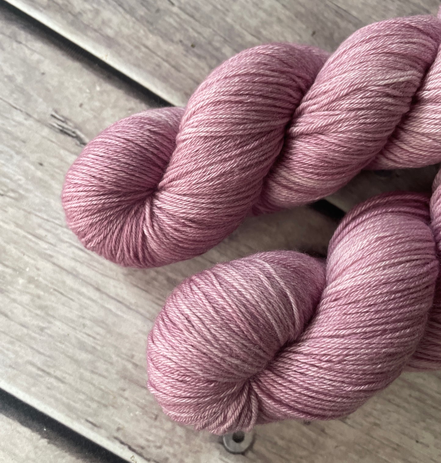 Tea Rose ooak - sock yarn in merino & nylon - Darjeeling