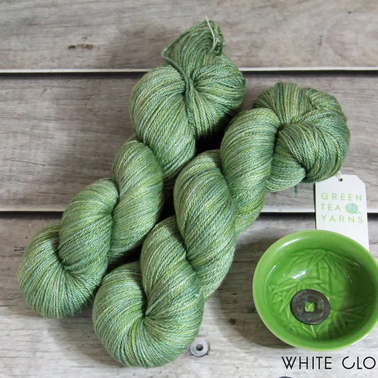 Matcha Green - 4 ply in silk and merino - White Cloud