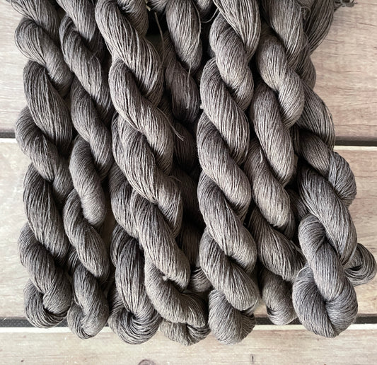 Grey Gull on Ceylon pure linen yarn - 50 gm skeins